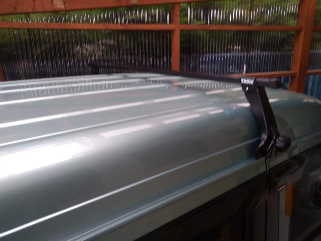 DA17WのBピラー上のTHULEベースキャリア